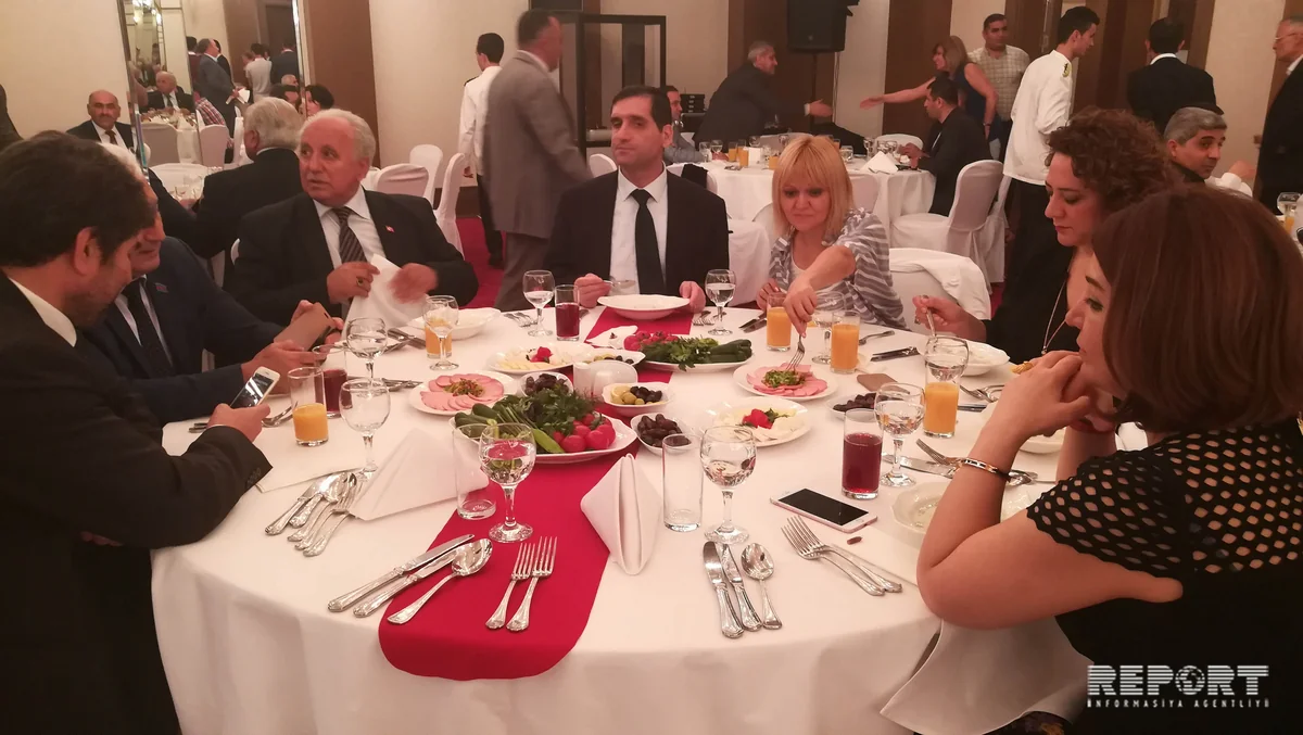 Türkiyənin Azərbaycandakı səfirliyi mətbuat nümayəndələri üçün iftar süfrəsi təşkil edib