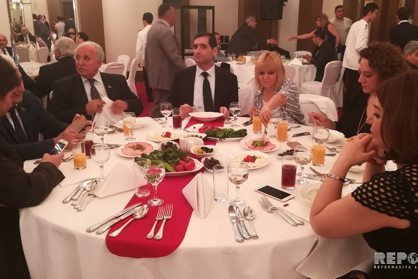 Türkiyənin Azərbaycandakı səfirliyi mətbuat nümayəndələri üçün iftar süfrəsi təşkil edib