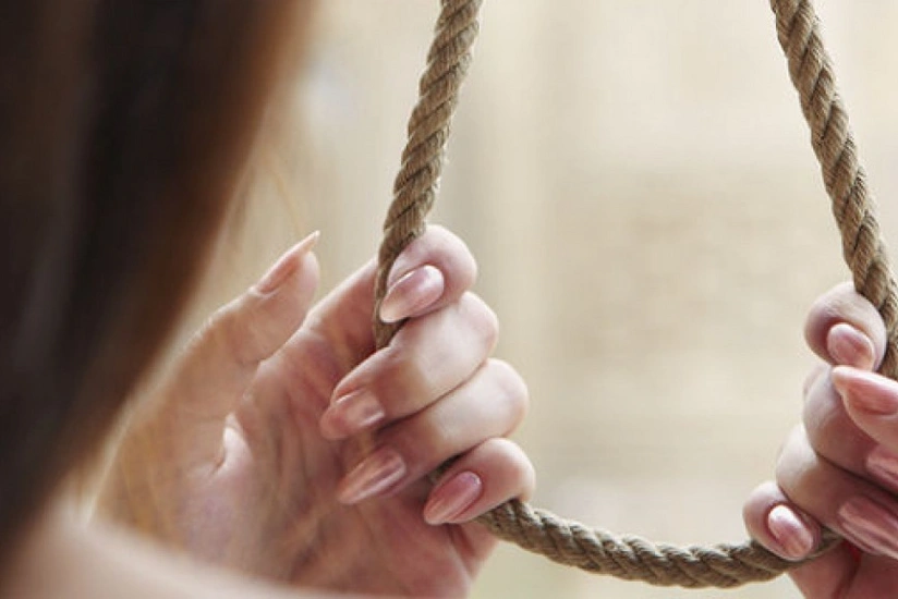 Ağdaşda 20 yaşlı qadın özünü asaraq intihar edib