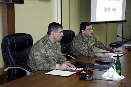 ​Azərbaycan hərbçiləri irimiqyaslı təlimlərin gecə vaxtı döyüş atışı mərhələsini keçirib - VİDEO
