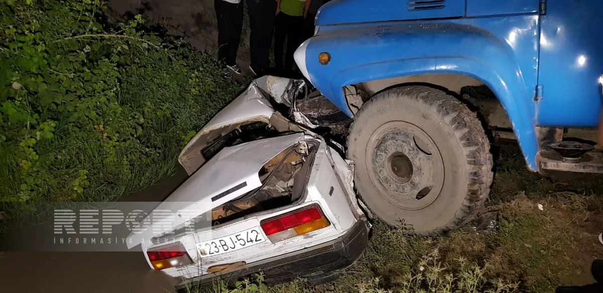 Göyçayda “VAZ 2107” yük avtomobili ilə toqquşub, sürücü ölüb