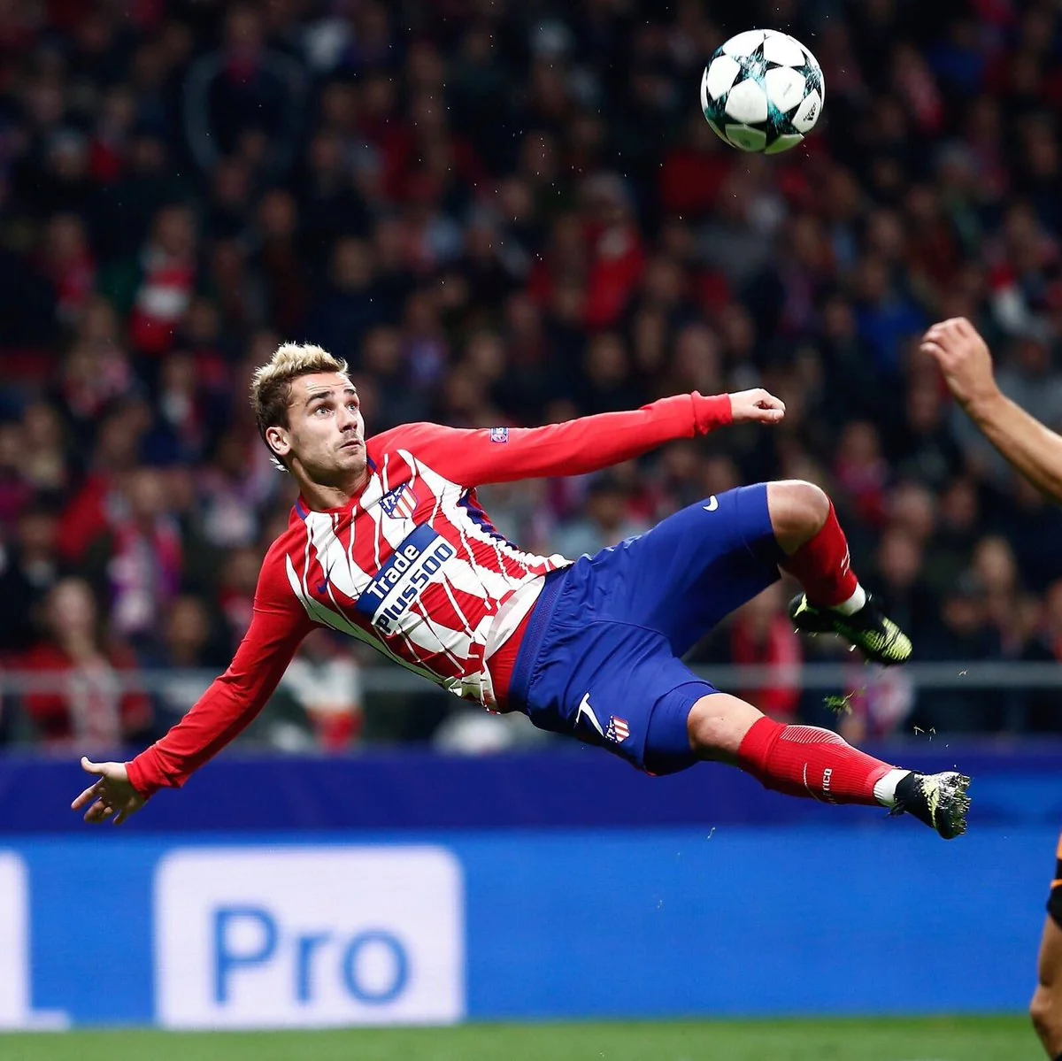 Best goal of Champions League fifth round determined - VIDEO