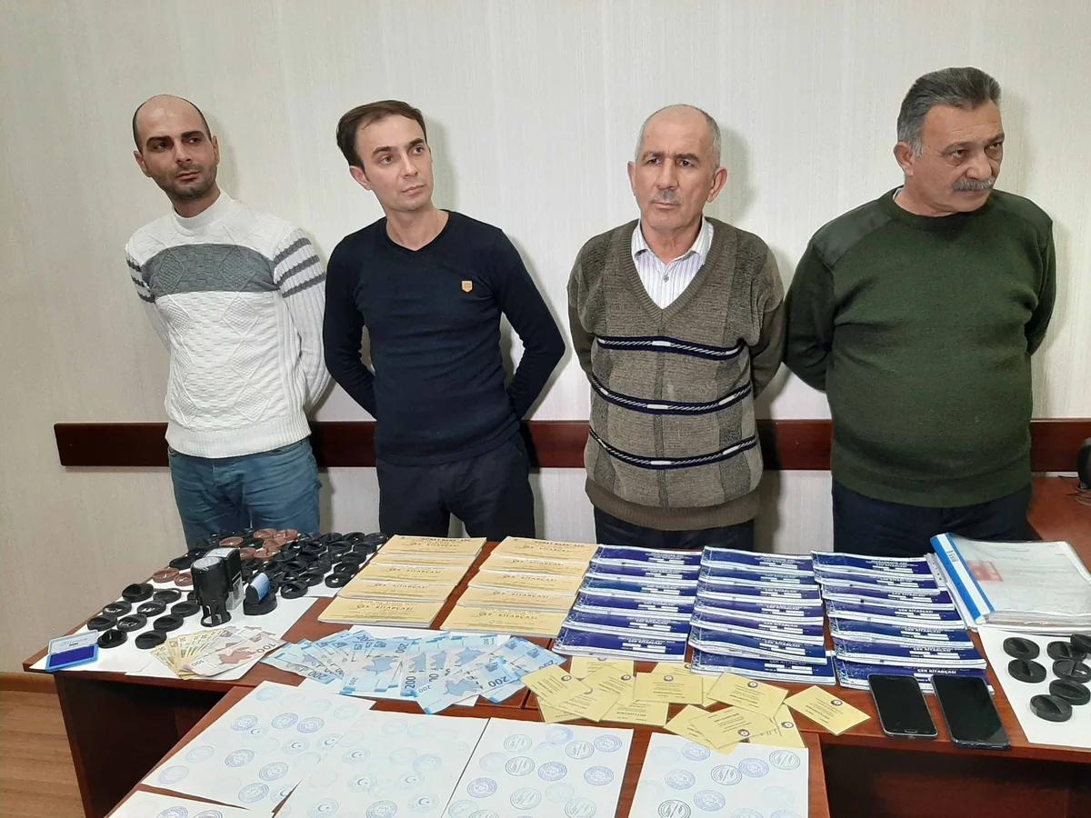 Saxta sənədlərlə əməliyyatlar aparan dəstə tutuldu