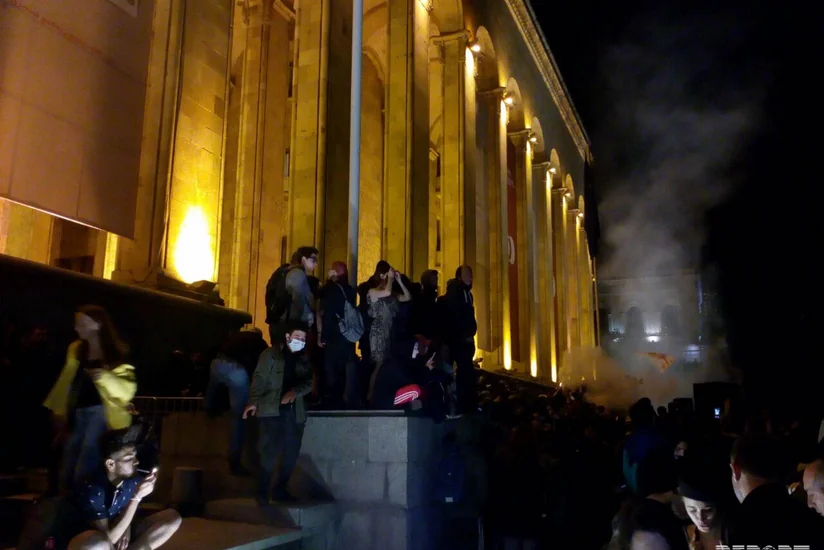 В центре Тбилиси продолжается акция протеста - ФОТО