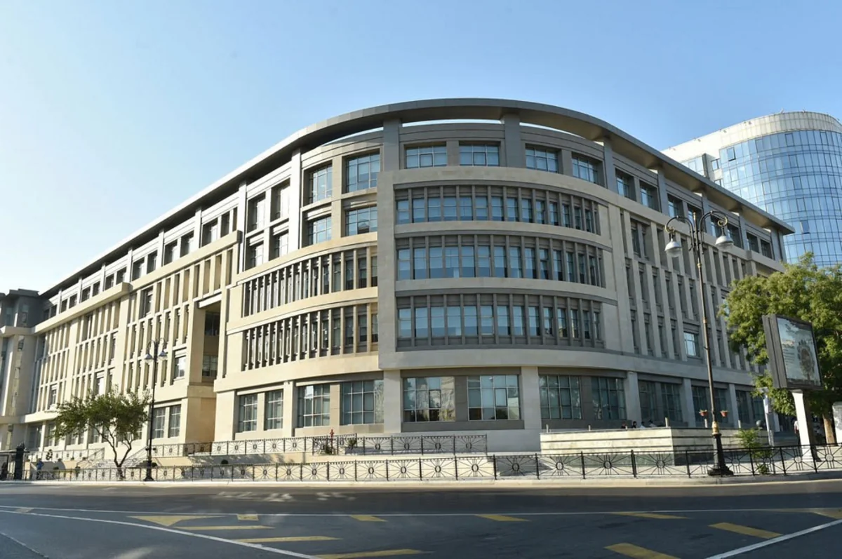 Bakıda yanğın olub, 20 nömrəli məktəb təhlükə ilə üzləşib