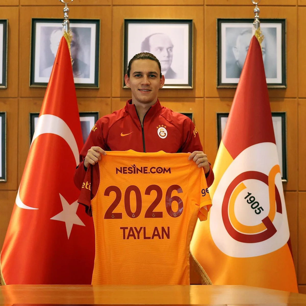 Qalatasaray 3 futbolçusu ilə müqaviləni uzadıb