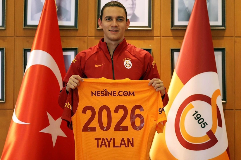 Qalatasaray 3 futbolçusu ilə müqaviləni uzadıb
