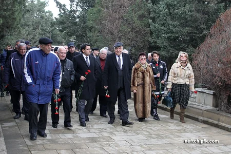 ​Neftçi klubu Anatoli Bonişevskinin məzarını ziyarət edib