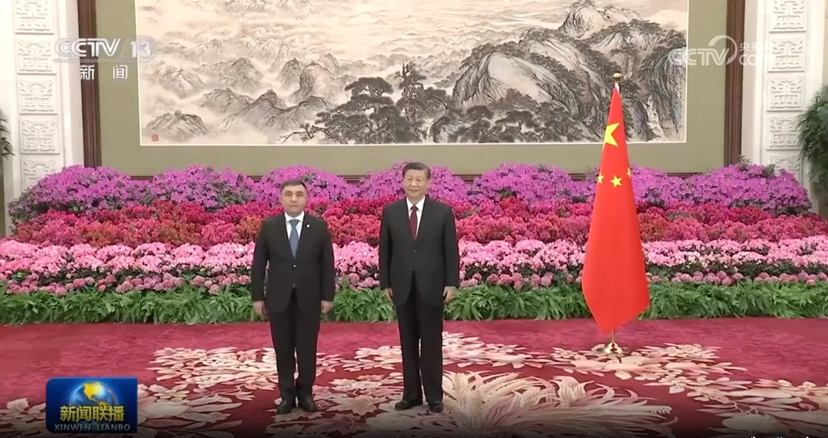 Azerbaijani ambassador presents credentials to Chinese leader