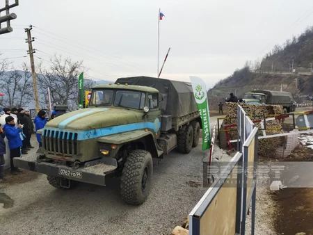 По дороге Ханкенди-Лачын беспрепятственно проехали 78 автомобиля российских миротворцев
