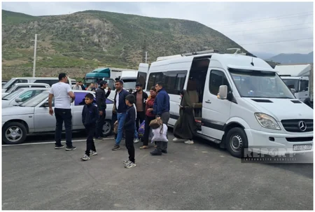 Suqovuşan kəndinə yola salınan növbəti köç karvanı çatıb, mənzillərin açarları təqdim edilib - YENİLƏNİB-2