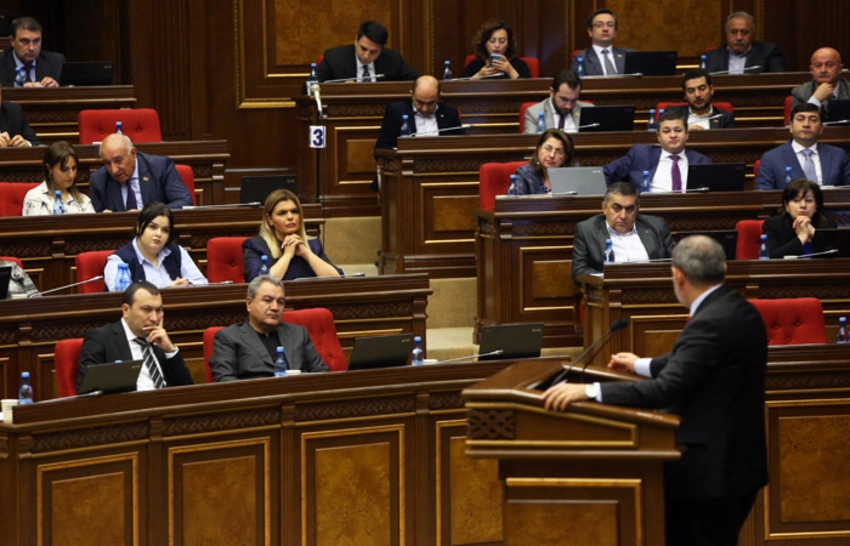 KİV: Nikol Paşinyan komandası büdcəni lazımsız yerə xərcləyir