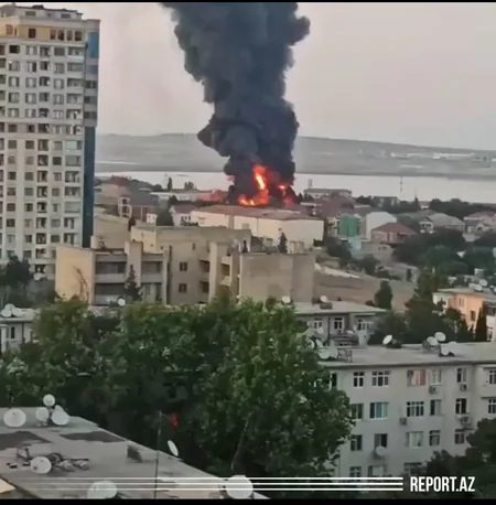 В Баку полностью потушен пожар на фабрике по производству красок