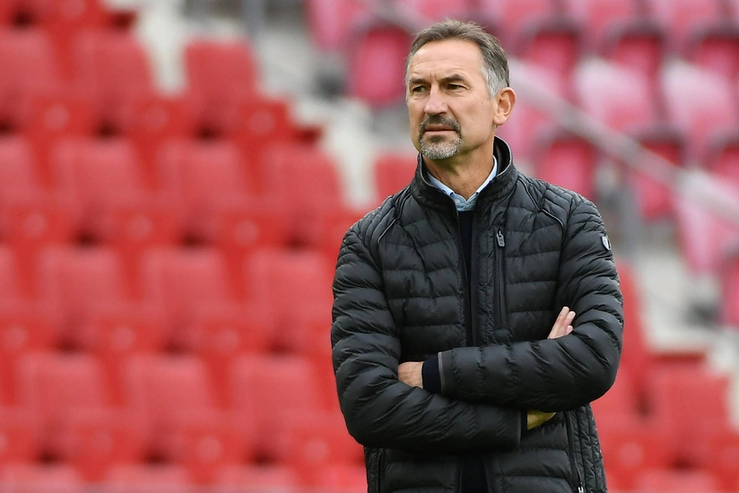 Bundesliqa klubu baş məşqçisini qovdu
