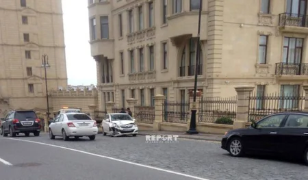 Сотрудник одного из азербайджанских телеканалов совершил ДТП - ФОТО