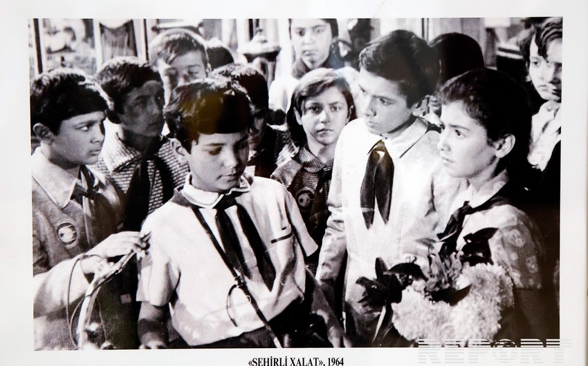 Sehirli xalat filminin 50 yaşında aktyorlar kadrarxası məqamlara aydınlıq gətirib