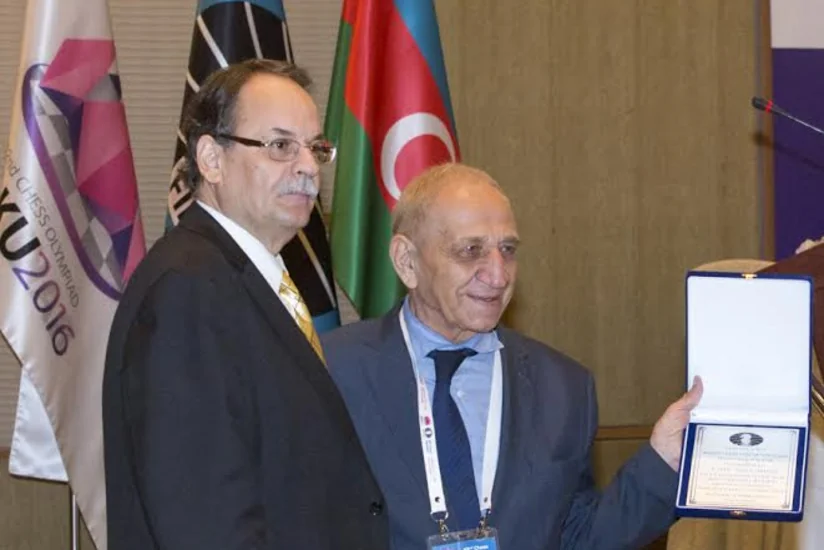 FİDE hakimləri mükafatlandırıb