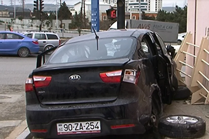 ​Bakıda avtobus ağır qəzaya səbəb olub - FOTO