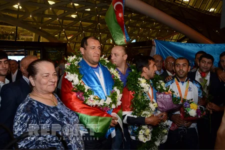 Azərbaycan paralimpiyaçıları ölkəyə qayıdıb - FOTO