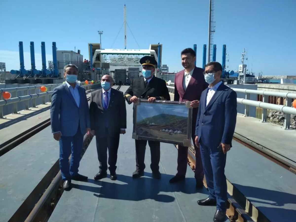 Kurık limanında Azərbaycan gəmi-bərəsi təntənəli qarşılanıb