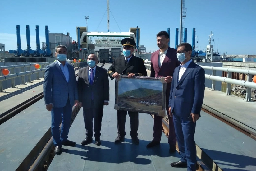 Kurık limanında Azərbaycan gəmi-bərəsi təntənəli qarşılanıb