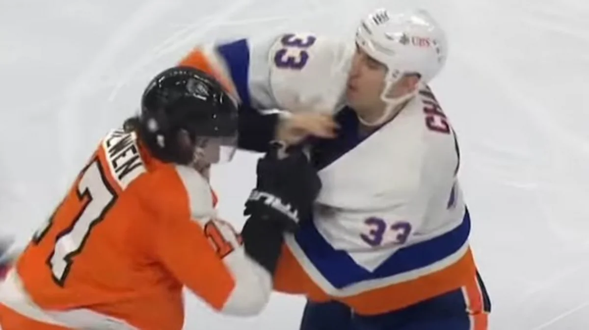 44 yaşlı hokkeyçi oyun zamanı rəqibini döyüb