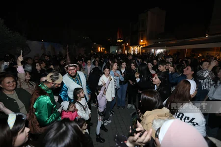 İçərişəhərdə təntənəli bayram tonqalı qalanıb