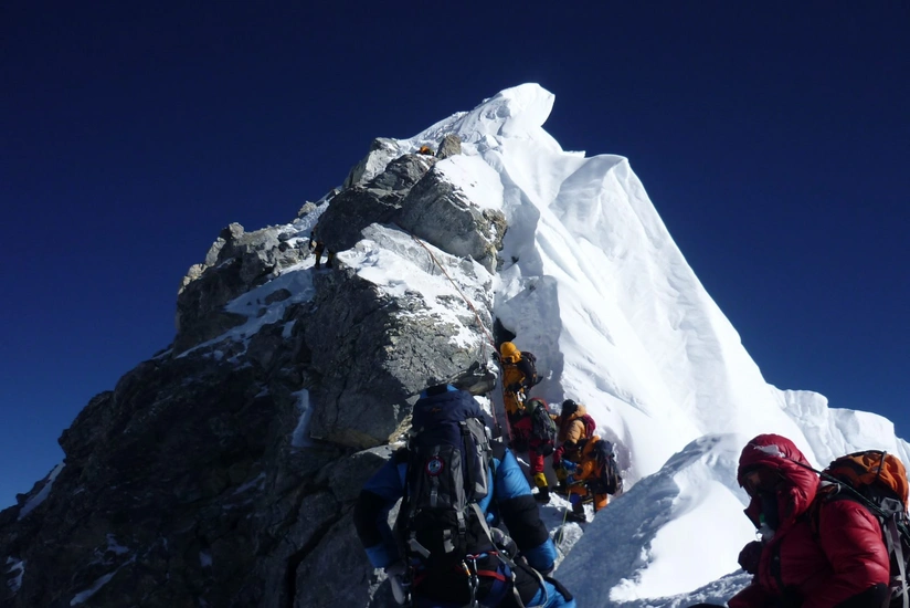 Непал резко поднял плату за восхождение на Эверест