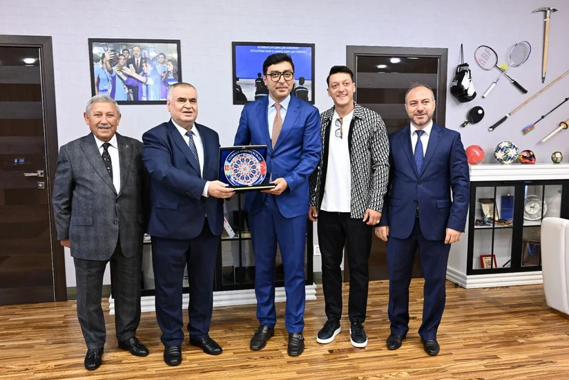 Фарид Гаибов принял чемпиона мира Месута Озила