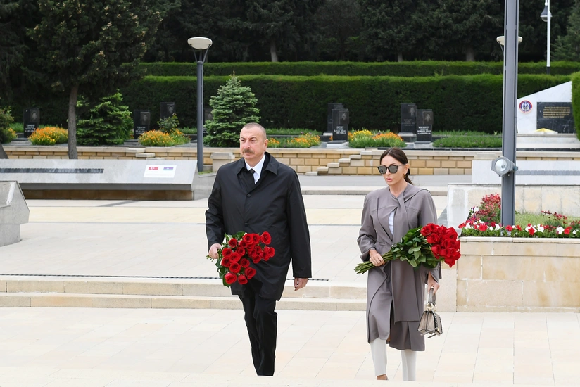 İlham Əliyev və Mehriban Əliyeva Həzi Aslanovun məzarını ziyarət ediblər