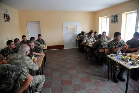 ​Müdafiə naziri cəbhə bölgəsində yerləşən hərbi hissələrdə olub