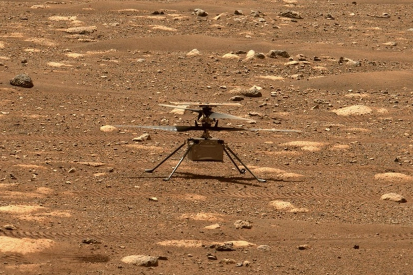 Zhurong rover drives down to Martian surface, starts research