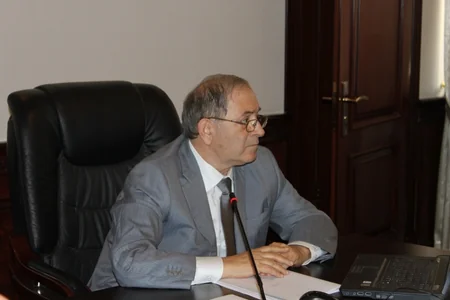 Komitə sədri: “Məhəllədaxili tikintilərdə 10-12 mərtəbəli yaşayış binalarının tətbiqi tövsiyə olunur”
