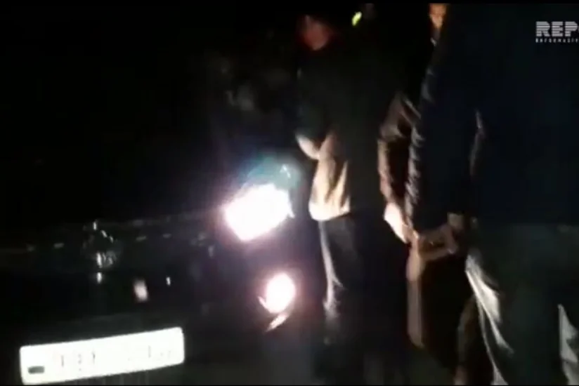 Qadın sürücü 20 Yanvar dairəsində maşını aşırdaraq ağır yaralanıb - VİDEO