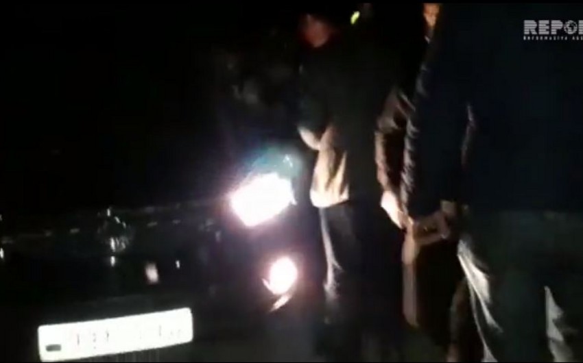 Qadın sürücü 20 Yanvar dairəsində maşını aşırdaraq ağır yaralanıb - VİDEO