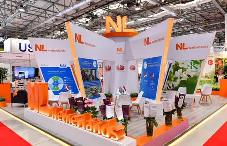 Президент и первая леди ознакомились с XVI выставкой Caspian Agro и XXVIII выставкой InterFood Azerbaijan