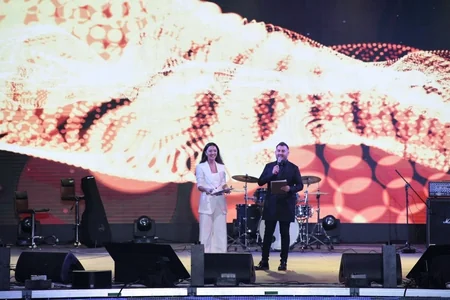 Heydər Əliyev Mərkəzinin parkında Müstəqillik Günü münasibətilə konsert olub