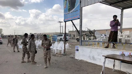 Yəməndə hərbi parada hücum olub: 6 hərbçi ölüb, 20-si yaralanıb - YENİLƏNİB