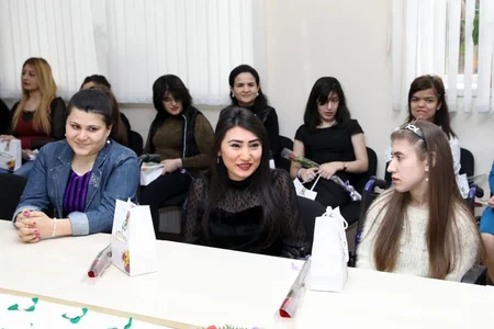 Qadınlar günü münasibətilə Peşə Reabilitasiya Mərkəzindəki xanımlarla görüş olub