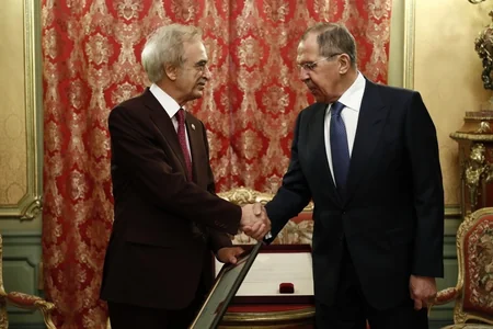 Лавров вручил Поладу Бюльбюльоглу награду от Путина - ФОТО