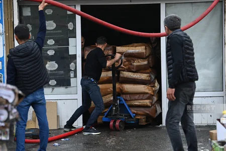 Bakıda ticarət obyektindəki yanğın söndürülüb - YENİLƏNİB-3