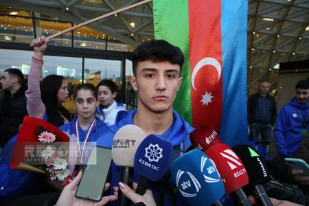 Avropa çempionatında qızıl medal qazanan gimnastlarımız Vətənə dönüblər