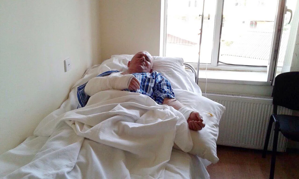 Lerikdə vəzifəli şəxslərə ağır bədən xəsarətləri yetirən ata və iki oğlu həbs olunub