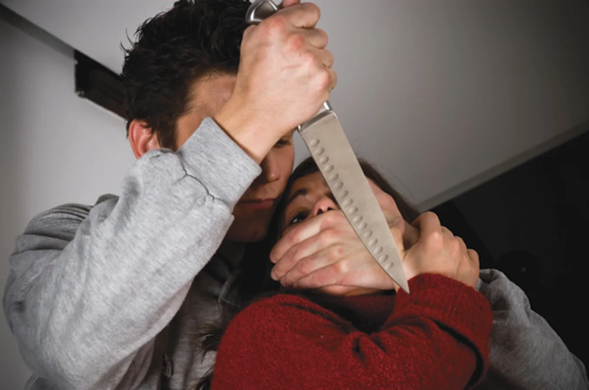 Gəncədə ər arvadını bıçaqlayıb