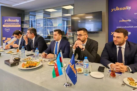 Sahil Babayev ikinci “Yüksəliş” müsabiqəsinin qalibləri ilə görüşüb