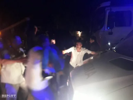 Cəlilabadda yük maşını mikroavtobusla toqquşub, 1 ölü, 9 yaralı var - VİDEO - SİYAHI - YENİLƏNİB - 2