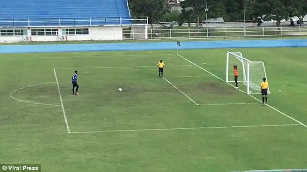 Tailand Kubokunda penaltidən kuryoz qol vurulub - VİDEO