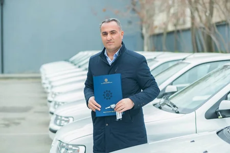Müharibə və hərbi xidmətlə bağlı əlilliyi olan daha 70 nəfərə avtomobillər təqdim edilib