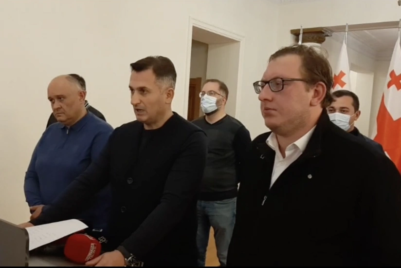 В Грузии 9 депутатов парламента объявили голодовку в знак солидарности с Саакашвили