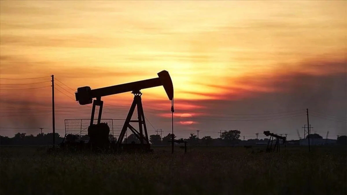 Oil falling in price amid gradual recovery in US supply